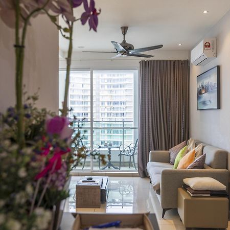 Sky Suites Джордж Таун Екстериор снимка