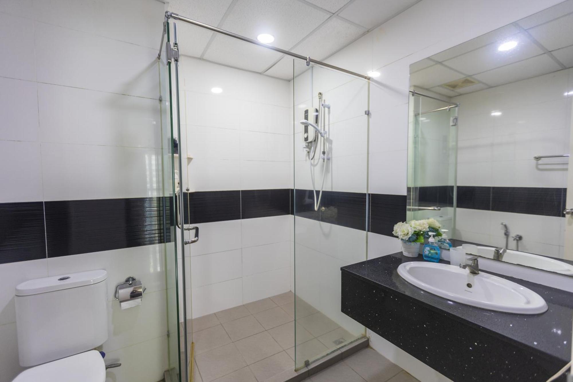 Sky Suites Джордж Таун Екстериор снимка