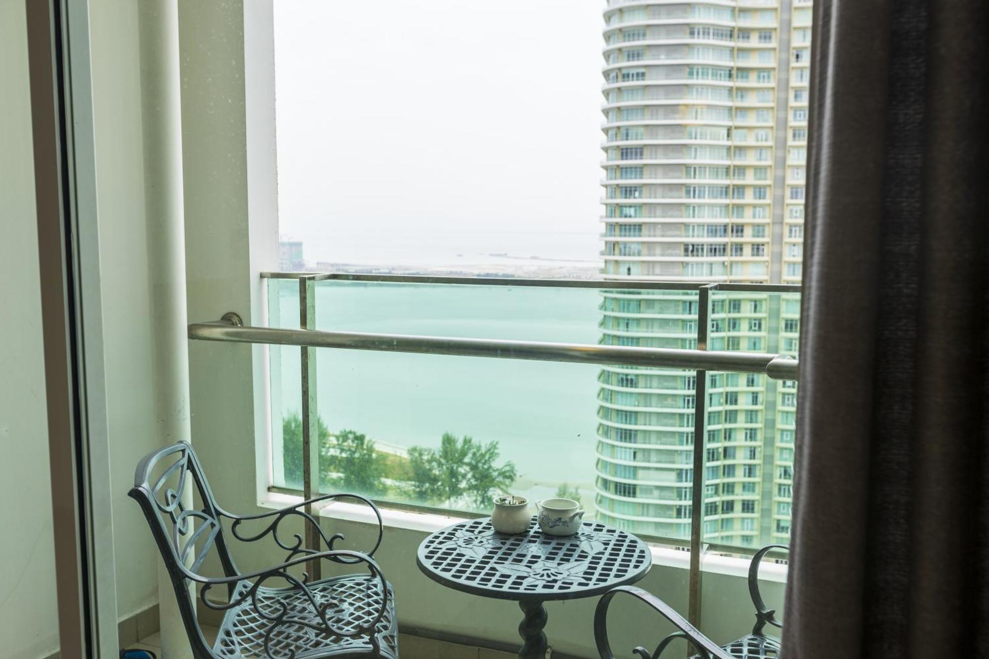 Sky Suites Джордж Таун Екстериор снимка